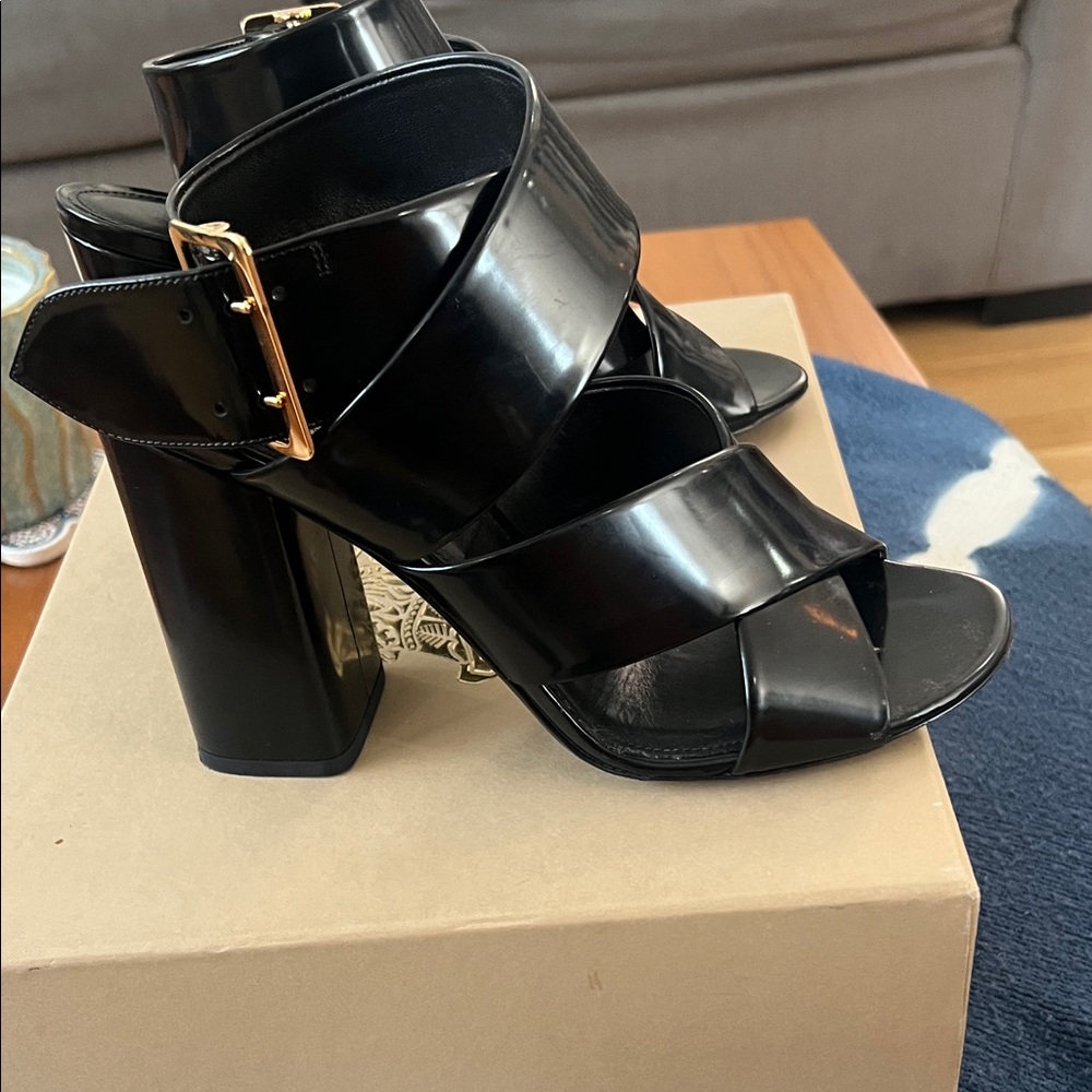 Elegant Black Heeled Sandals - Picture 3 of 5